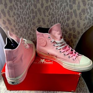 CHUCKS! Baby pink Chucks with ombré laces!!!! These are so cute!